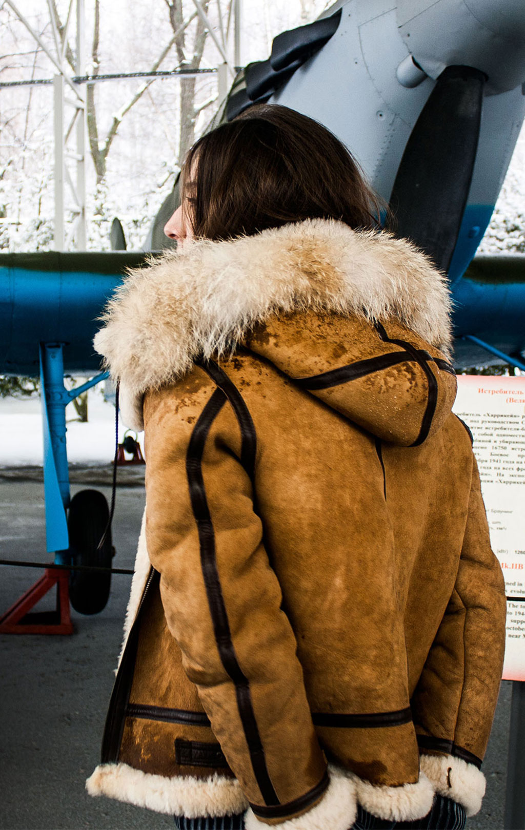 Женская куртка-пилот COCKPIT B-3 Hooded Bomber овчина tan (W72N300) 