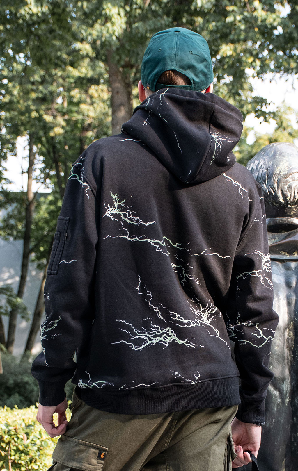 Толстовка ALPHA INDUSTRIES LIGHTNING AOP HOODY black/poison green 