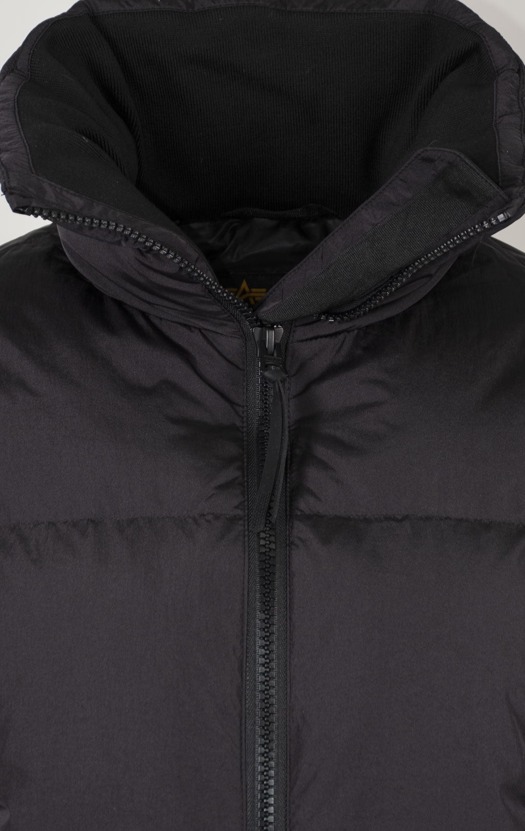 Женская куртка ALPHA INDUSTRIES SIERRA SHORT PUFFER FW 24/25 black 