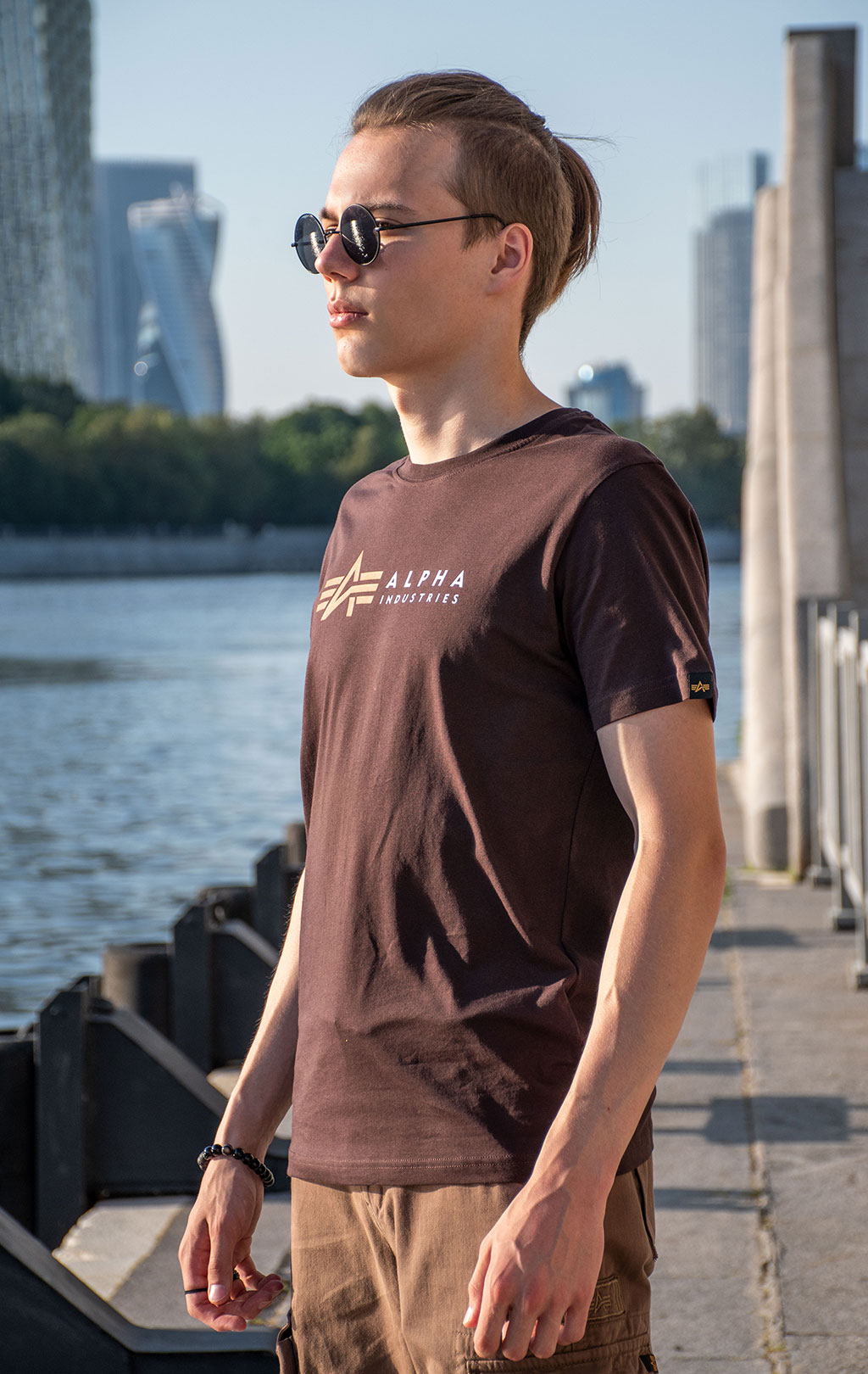 Футболка ALPHA INDUSTRIES ALPHA LABEL TEE hunter brown 