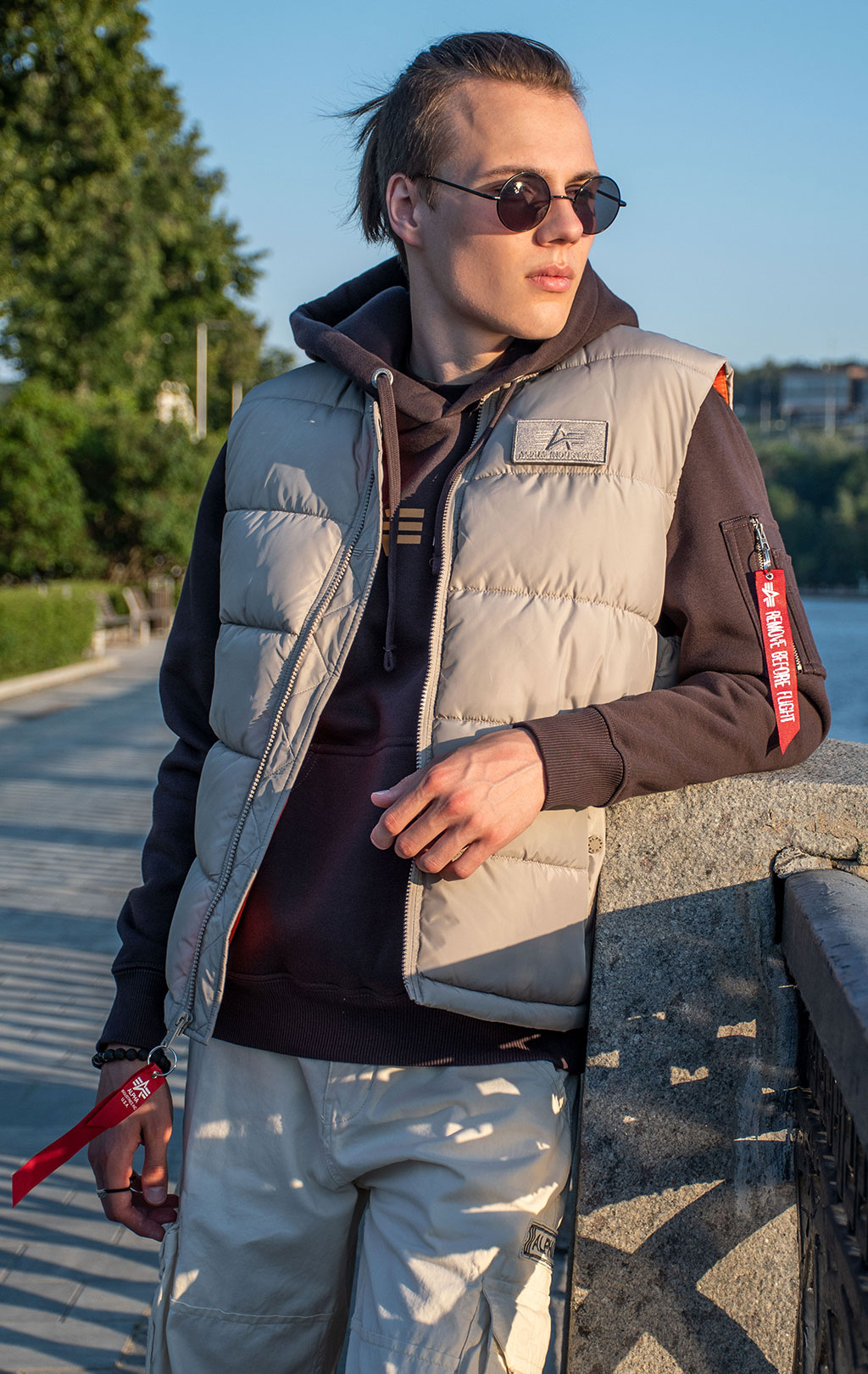 Жилет ALPHA INDUSTRIES PUFFER VEST LW vintage sand 