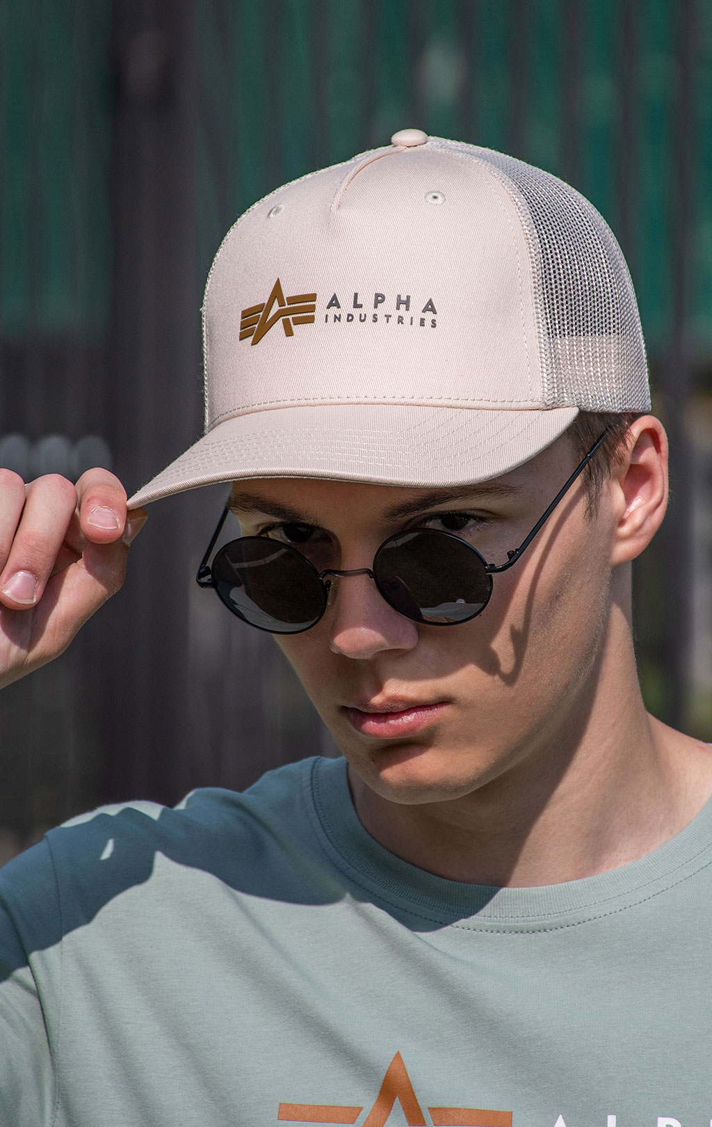 Бейсболка ALPHA INDUSTRIES ALPHA LABEL TRUCKER CAP jet stream white 