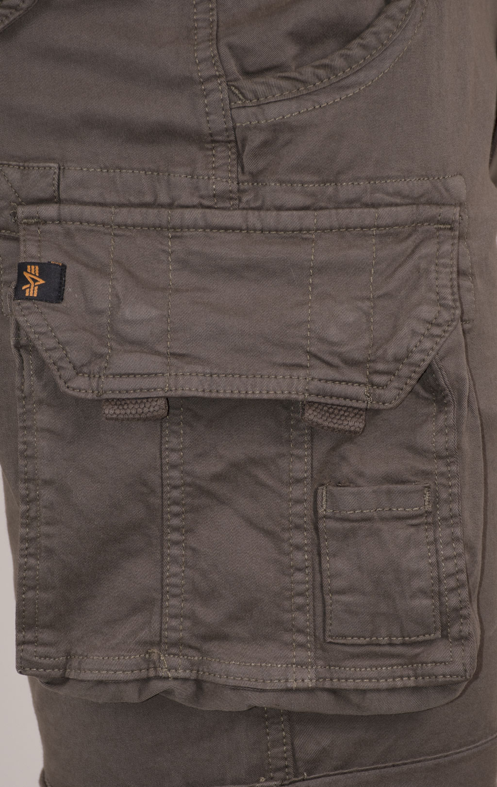 Шорты ALPHA INDUSTRIES CREW SHORT grey black 