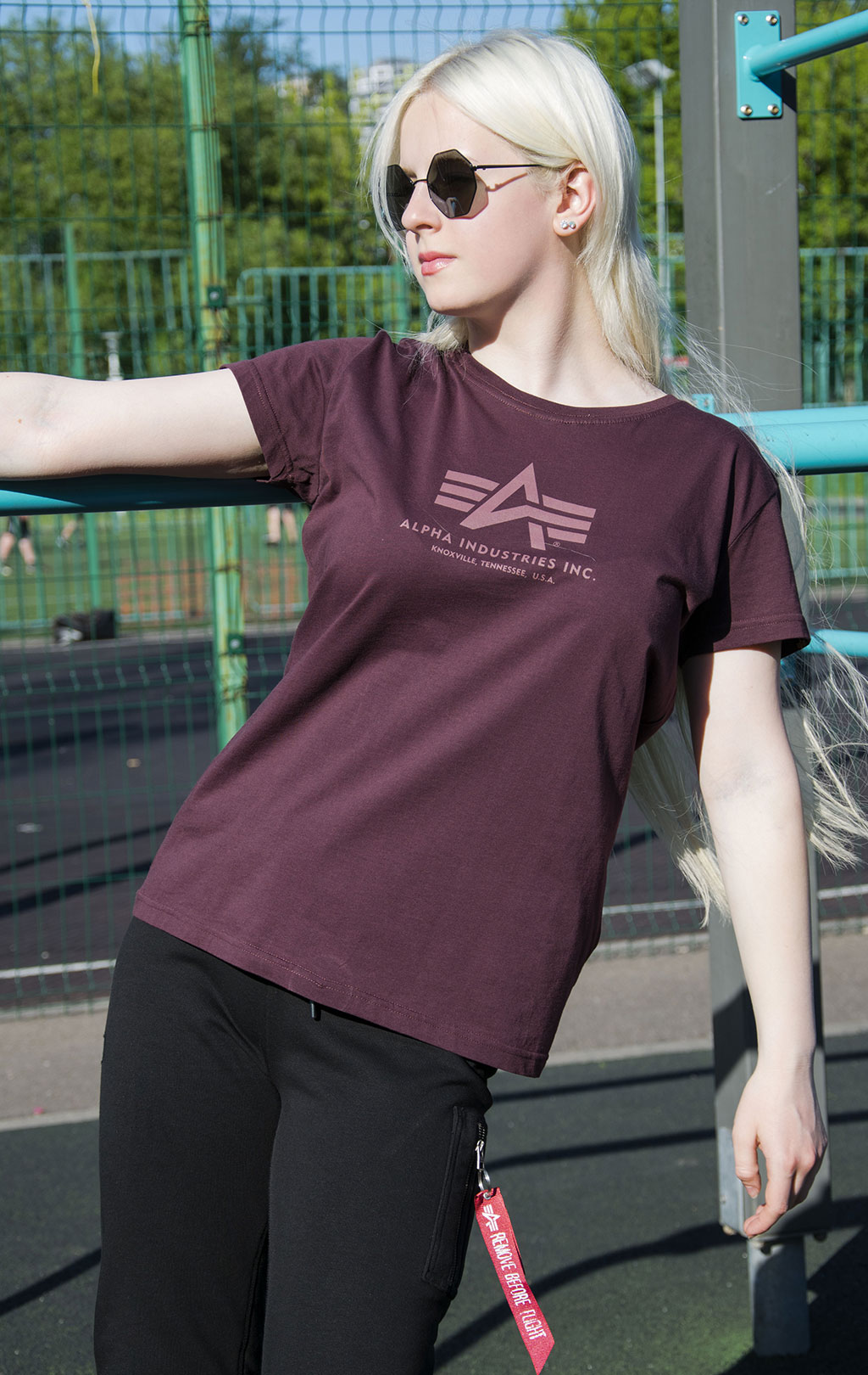 Женская футболка ALPHA INDUSTRIES LOGO T deep maroon 