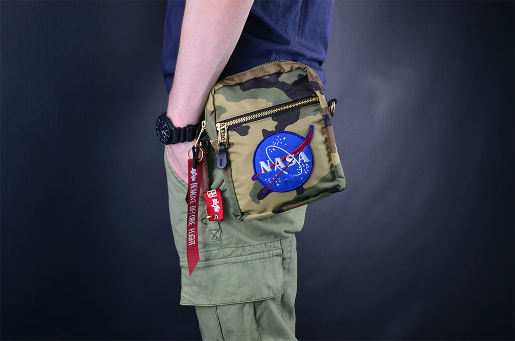 сумка камуфляжная мужская альфа индастриз, сумка с нашивками NASA альфа индустрия