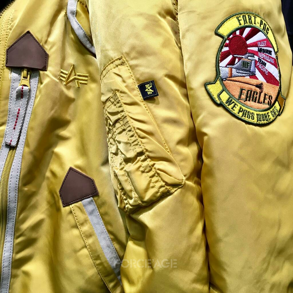 Яркие нашивки куртки пилот Альфа Индастриз Инжектор